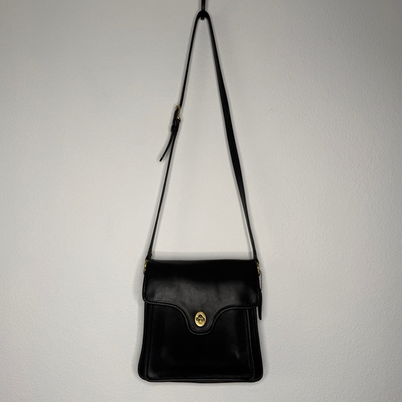 Coach Handbags - Coach Vintage Shelton Black Glove Tanned Leather Crossbody Bag Brass Hardware